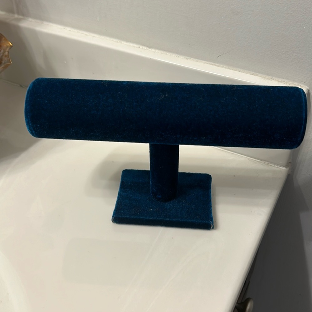 Bracelet holder
